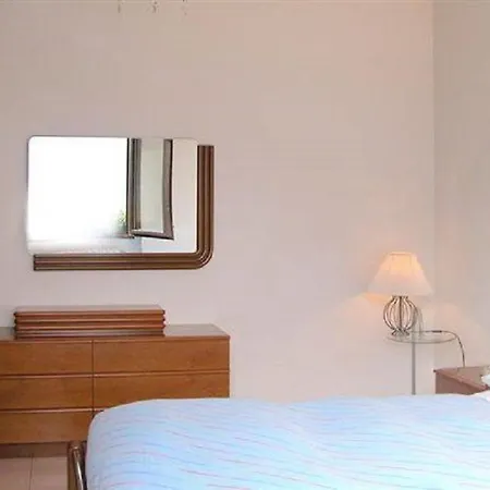 Apartament In R8