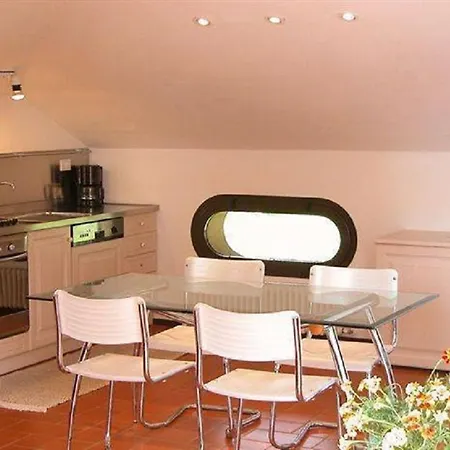 Apartament In R8