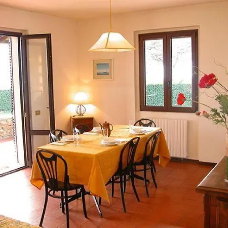 Appartement In R8 Dongo